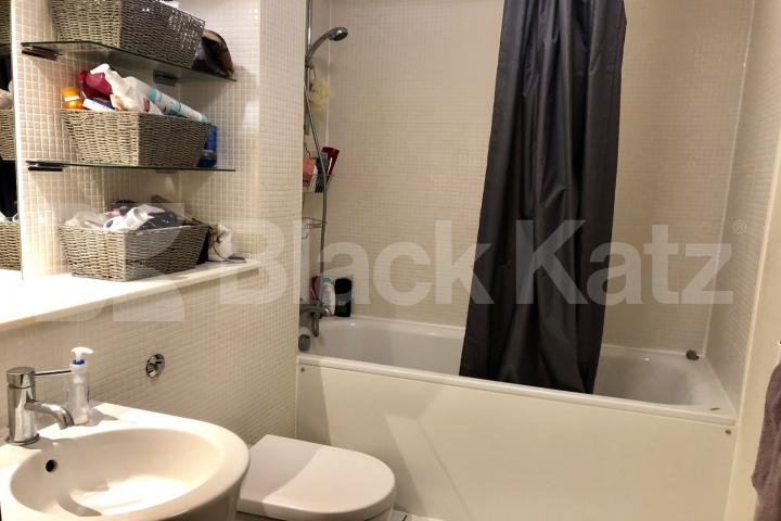 Superbly located & includes Parking and Water Rates Long Lane, London Bridge